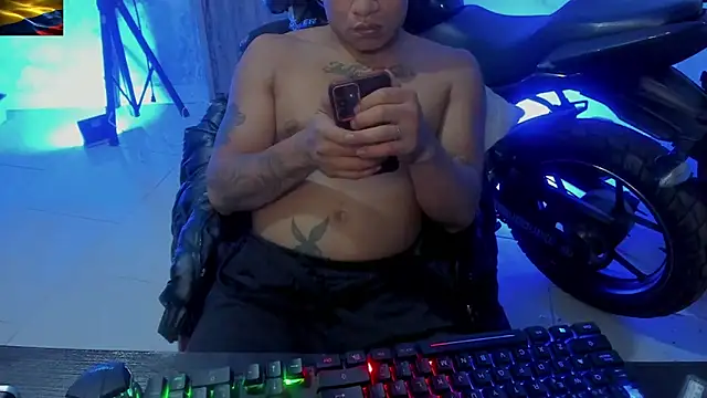 zeus_7777 webkamerás műsora