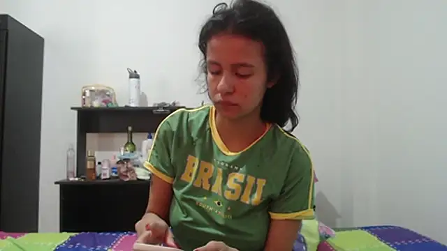 nathaly_jones_'s Live Chat Room