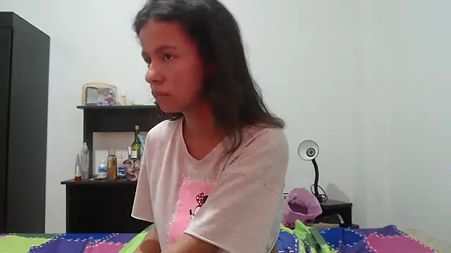 nathaly_jones_'s Live Chat Room