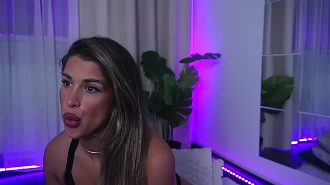 _xhotbaby Adlı Modelin Canlı XXX Sohbeti