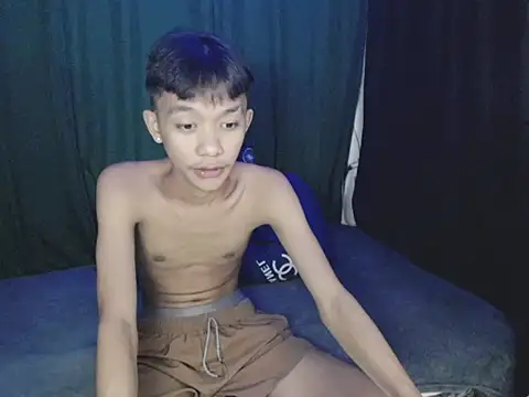 Innocentfucker Show in webcam