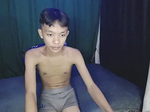 Innocentfucker 网络视讯表演