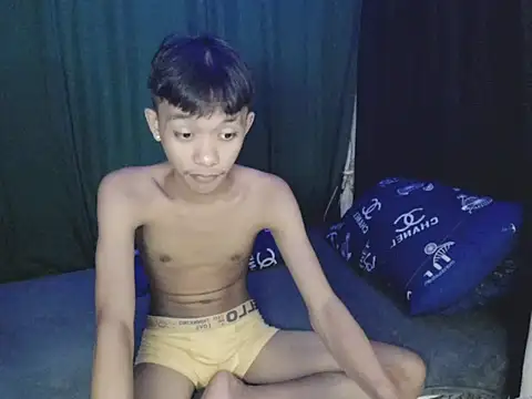 Innocentfucker Show in webcam