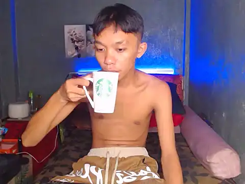 Innocentfucker Webcam-Show