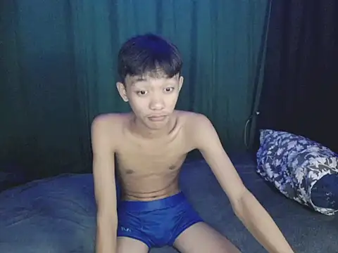 Innocentfucker 网络视讯表演