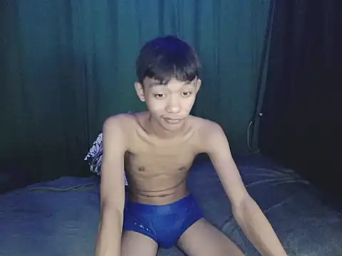 Innocentfucker 在線直播表演
