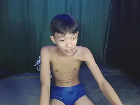 Innocentfucker Webcam-Show