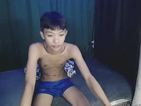 Innocentfucker 网络视讯表演