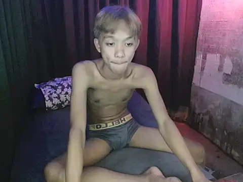 Innocentfucker Шоу с уебкамера