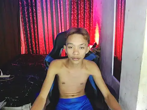 Innocentfucker webcam show