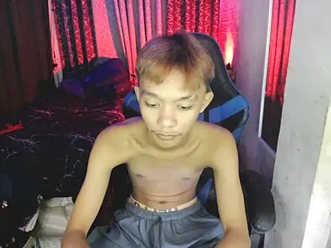 Innocentfucker 网络视讯表演