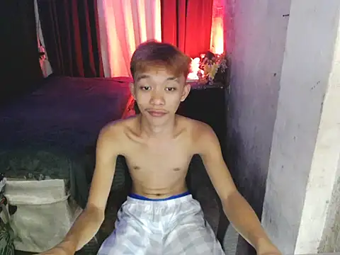Innocentfucker Show in webcam