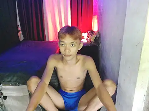 Innocentfucker Webcam-Show