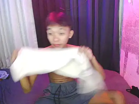Innocentfucker 网络视讯表演
