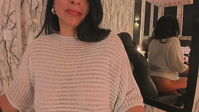 adelinemoretti's Live XXX Chat