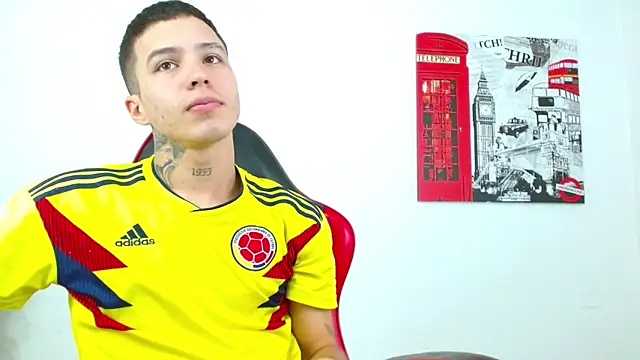 Cumandres18's Webcam Show