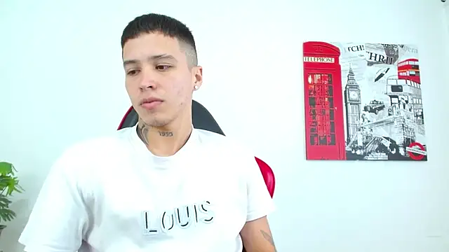 Show modela Cumandres18 na web-kameri