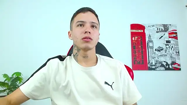 Cumandres18 Adlı Modelin Web Kamerası Şovu