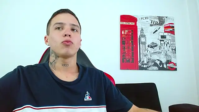 Show modela Cumandres18 na web-kameri