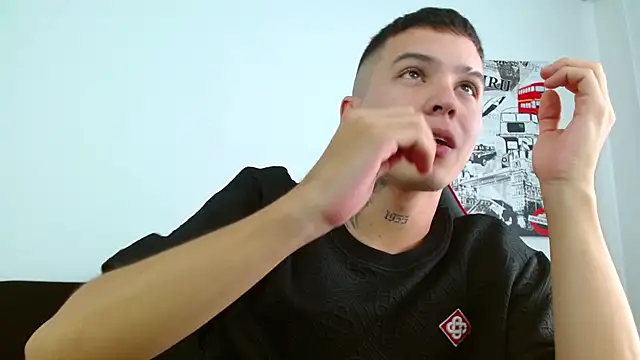 Show modela Cumandres18 na web-kameri