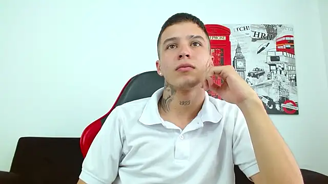 Cumandres18 Adlı Modelin Web Kamerası Şovu