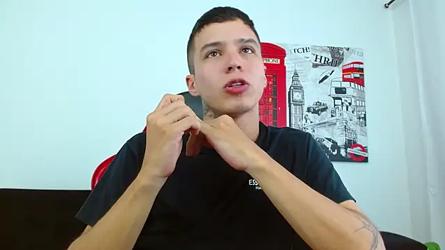 Show modela Cumandres18 na web-kameri