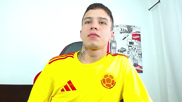 Show modela Cumandres18 na web-kameri