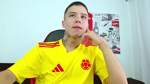 Show modela Cumandres18 na web-kameri