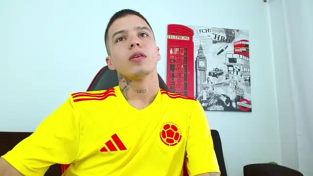 Show modela Cumandres18 na web-kameri