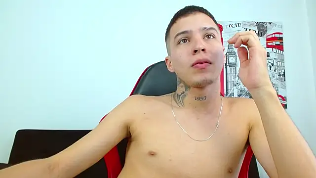 Show modela Cumandres18 na web-kameri