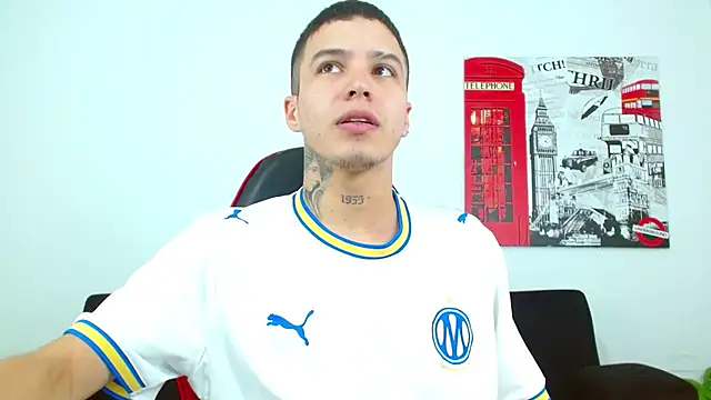 Show modela Cumandres18 na web-kameri