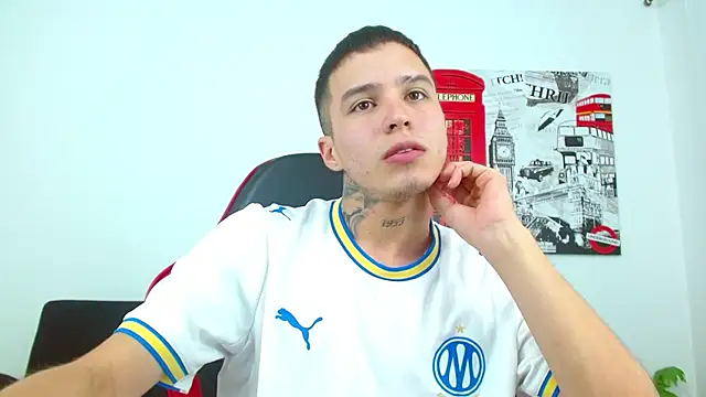 Show modela Cumandres18 na web-kameri
