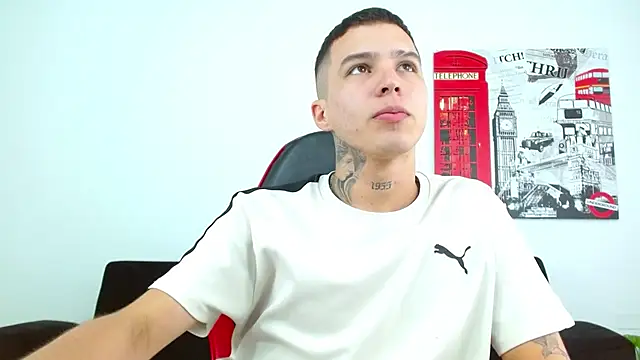Show modela Cumandres18 na web-kameri