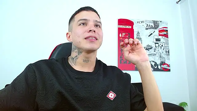 Show modela Cumandres18 na web-kameri