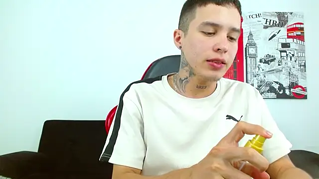 Show modela Cumandres18 na web-kameri