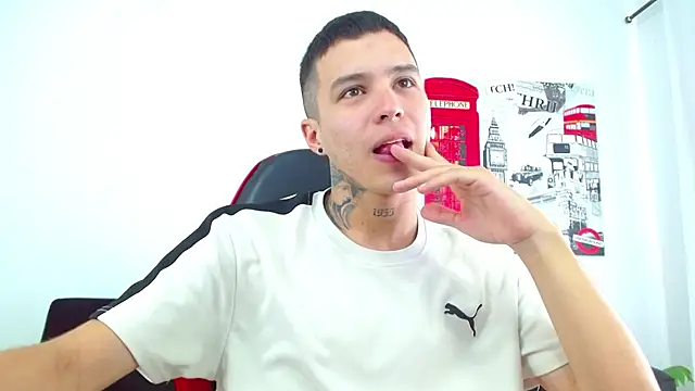 Cumandres18's Webcam Show