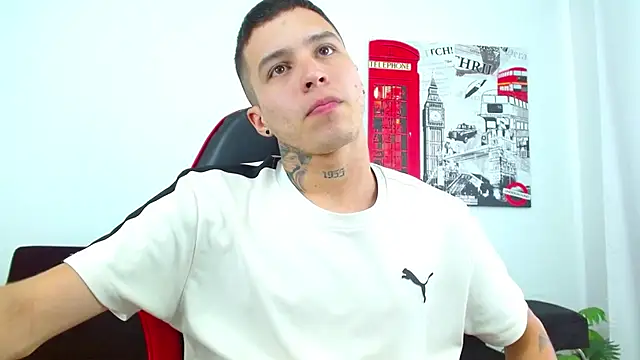 Cumandres18's Webcam Show