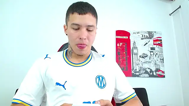 Cumandres18's Webcam Show