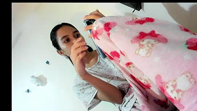 CUTIE_GIRLSX Adlı Modelin Web Kamerası Şovu