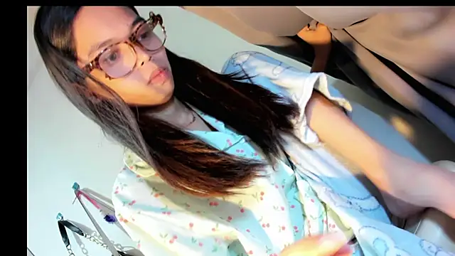 CUTIE_GIRLSX Show in webcam