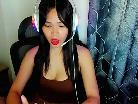 Ms_Laraswan webcam show