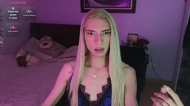 mirandahabach333 webcam show