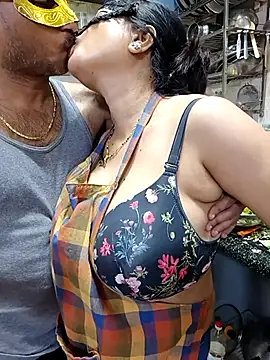 RDX_COUPLE: διαδικτυακό σόου στην κάμερα