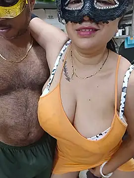 Eroticc_Desiree-: διαδικτυακό σόου στην κάμερα