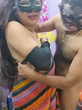 Eroticc_Desiree- 网络视讯表演