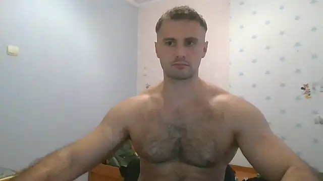 Show modela muscle_uncut na web-kameri