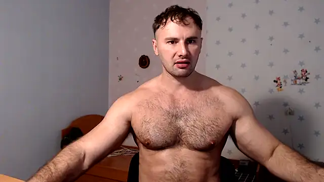 Show modela muscle_uncut na web-kameri