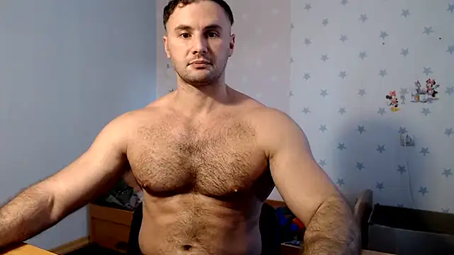 Show modela muscle_uncut na web-kameri