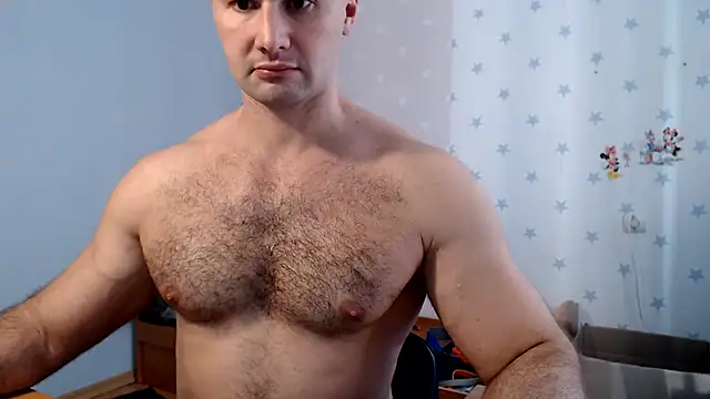 Show modela muscle_uncut na web-kameri