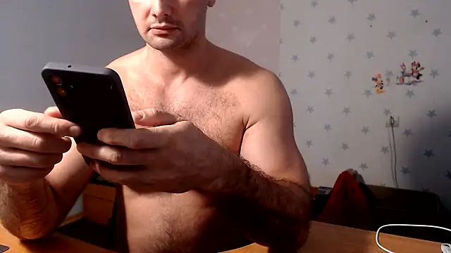 Show modela muscle_uncut na web-kameri